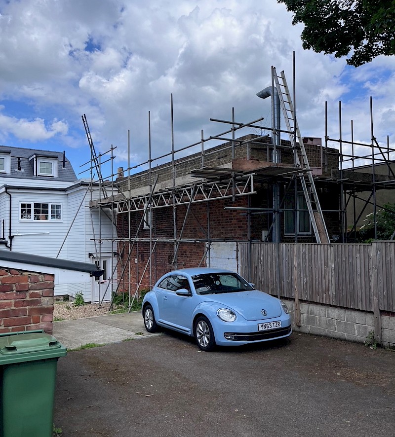 Roofline scaffold setup | Dean Hatcher Scaffolding